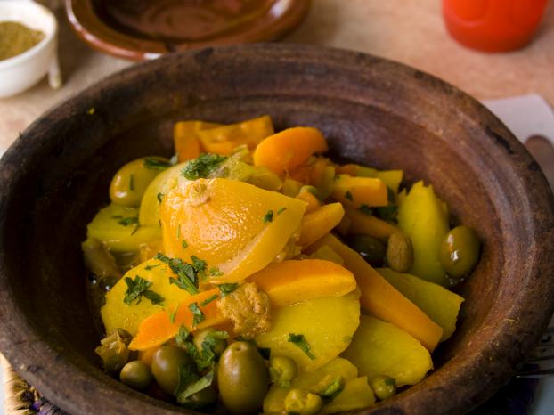 tajine-de-poulet-aux-pommes-de-terre-et-olives-vertes